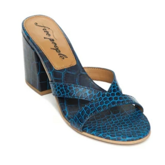 Free People Charlie V Sandals - Picture 1 of 1